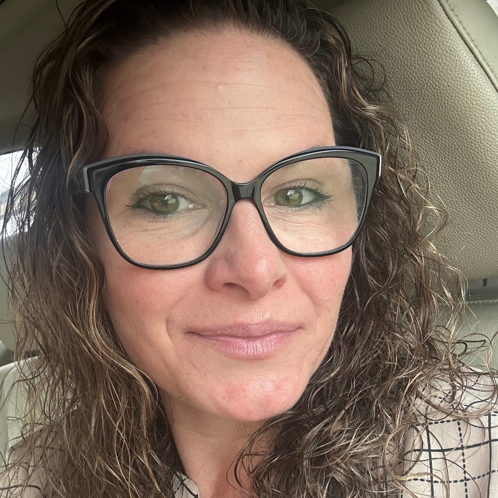Meet your Posher, Larissa